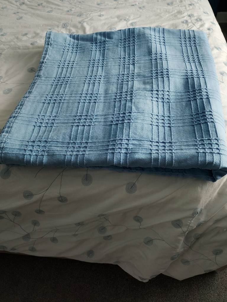 Blue Bed Throw / Blanket – Good Condition