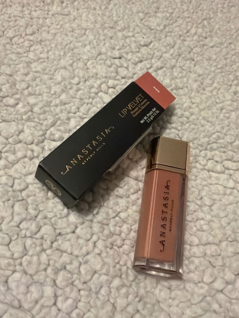 Anastasia Beverly Hills ABH Lip Velvet - KISS shade