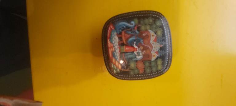 Vintage lacquered Russian trinket and jewellery box 