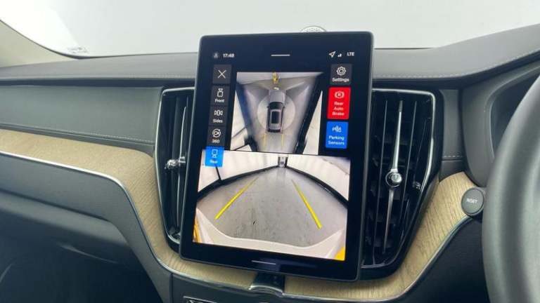 2025 Volvo XC60 Ultra T8 AWD Plug-in hybrid Electric/Petrol Bright Automatic SUV Hybrid Automatic