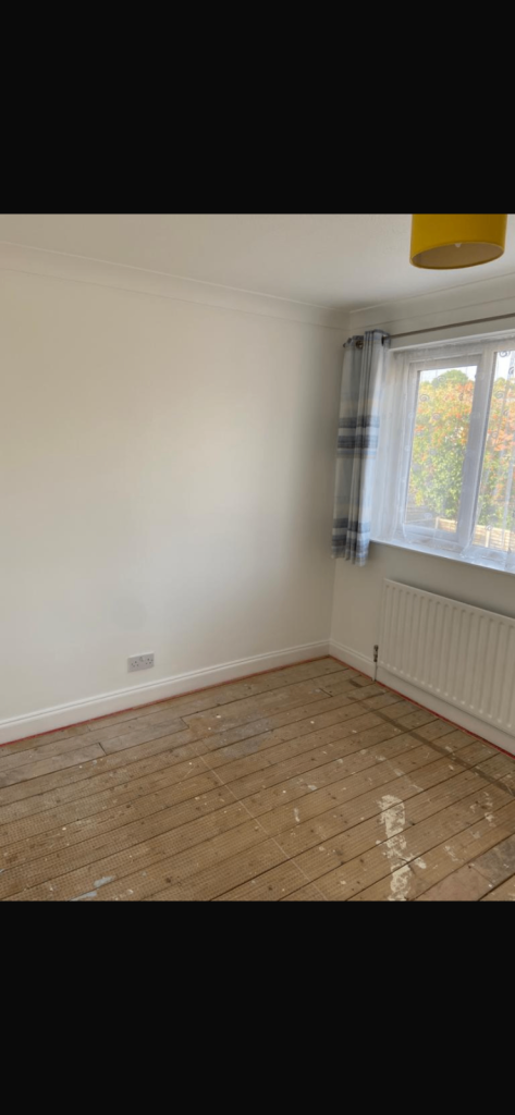 3 bedroom semi detached house garage and conservatory with driveway