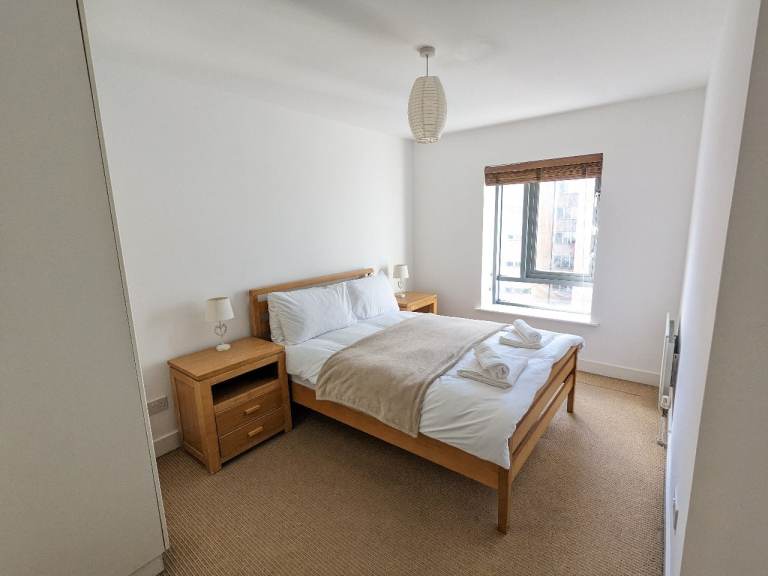 Furnished 2 Bed Apartment - Temporary Accommodation - Bills included - Central Belfast - Parking 