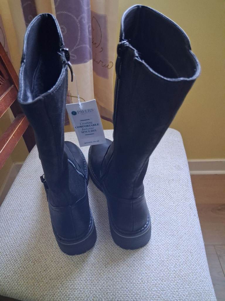 PAVERS LEATHER BOOTS SIZE 5 NEW