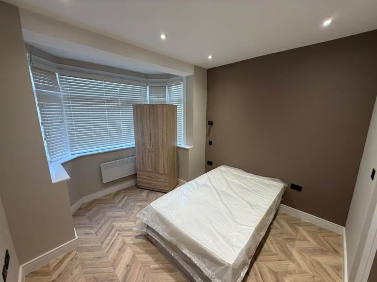 BENEFITS ACCEPTED - Studio Flat Available in Gordon Hill Enfield EN2