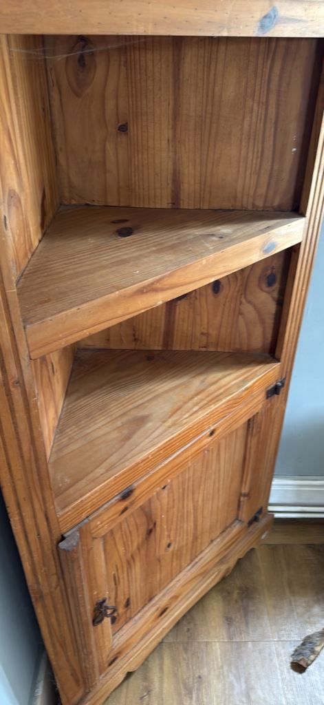 Pine Corner Bookcase with Cupboard – Good Condition