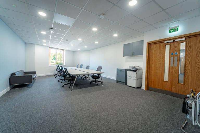 Kircaldy - KY26QJ \ Large Office for Up to 15 Desks, Ready to Use