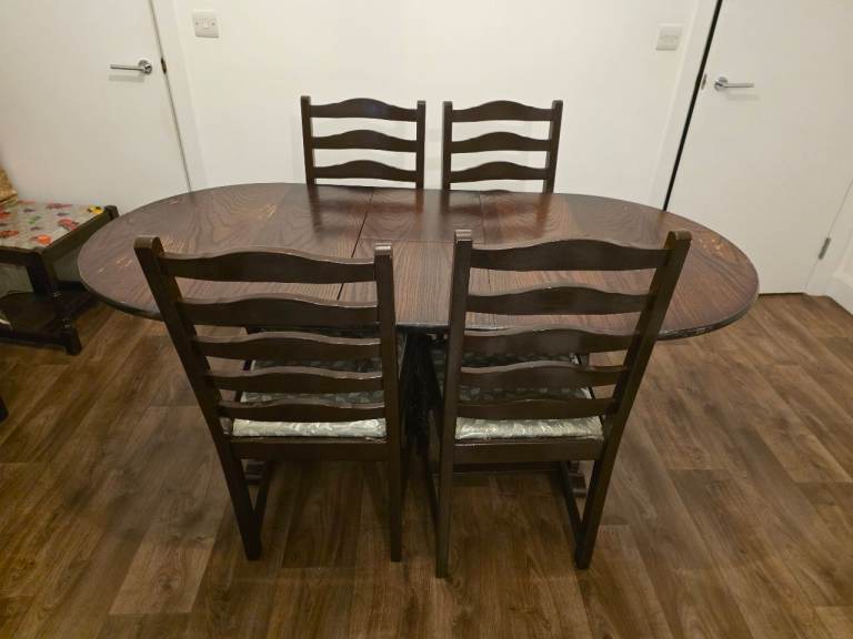 4/6 seater extendable dining table + 4 chairs