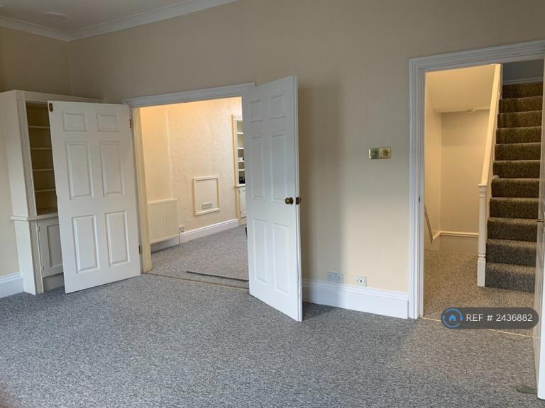 4 bedroom flat in Devonport Road, Plymouth, PL3 (4 bed) (#2436882)