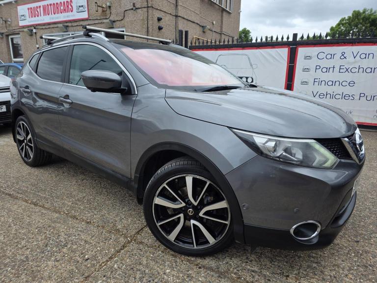 2015 Nissan Qashqai 1.5 dCi Tekna 5dr HATCHBACK DIESEL Manual