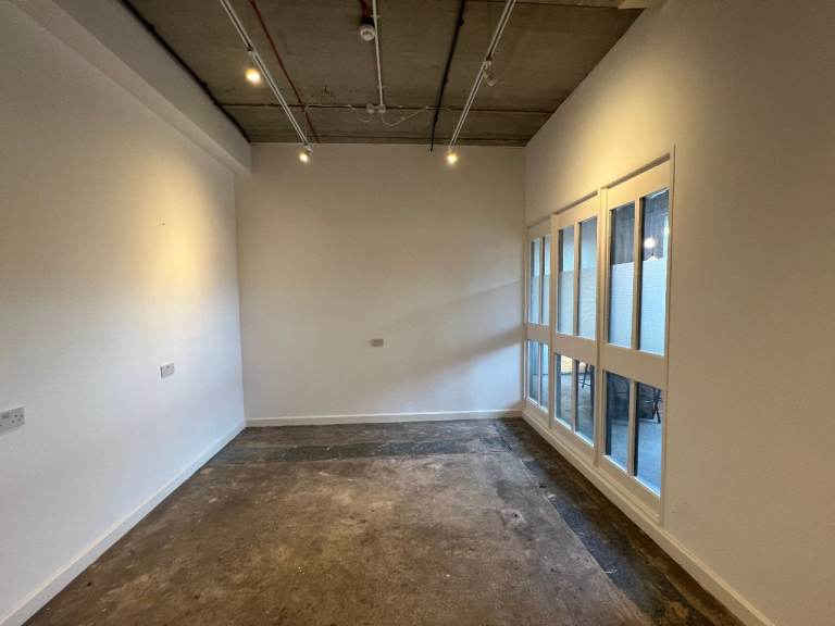Shared Studio space for 3 people - would suit filmmakers /photographers