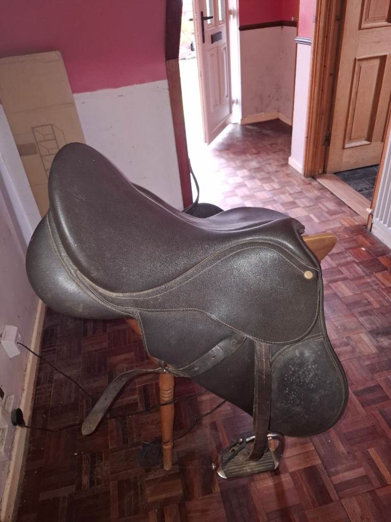 Leather Saddle 