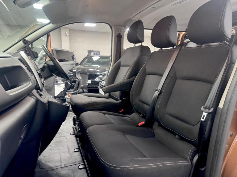 2020 Renault Trafic 2.0 dCi ENERGY 30 Sport Nav Crew Van LWB Euro 6 (s/s) 6dr WINDOW VAN Diesel M...