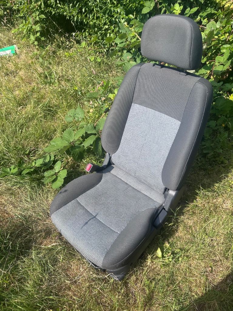 2004 Kia Picanto front passenger seat 