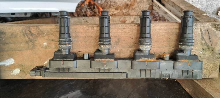 2009 corsa d life 1.2  5 door petrol coil pack 6 pin used