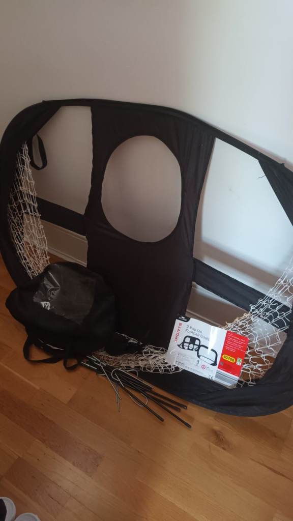Pop up football goal 