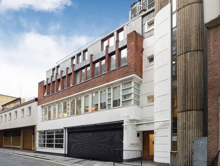 Large self contained premium office space in Westminster SW1P (first floor)