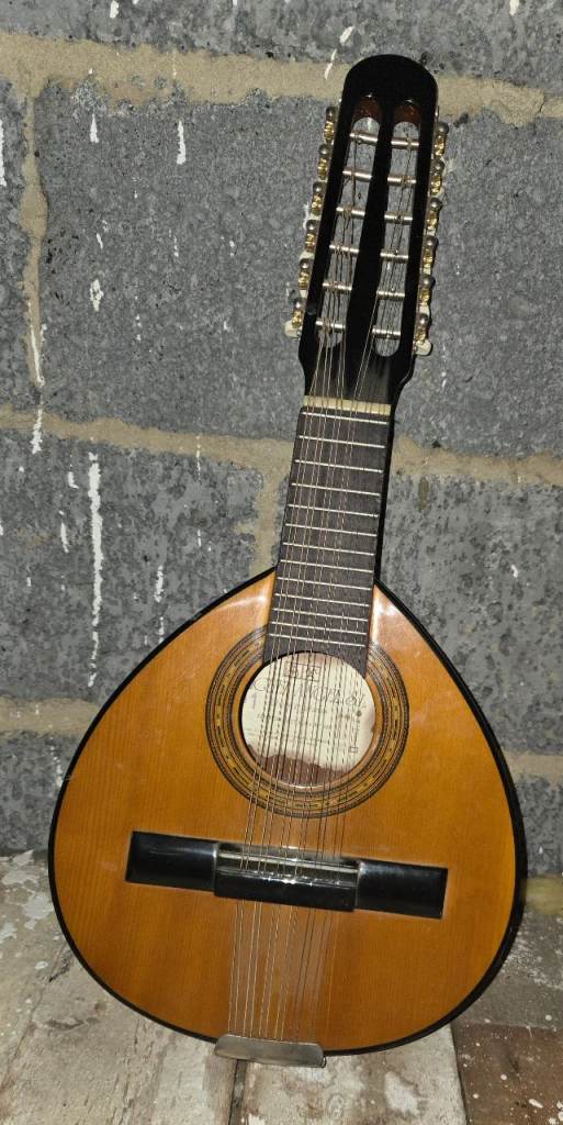 Spanish 12-String Bandurria – Good Condition, Ready to Play