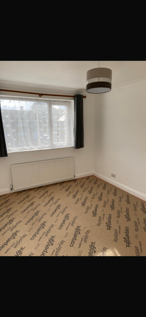 3 bedroom semi detached house garage and conservatory with driveway