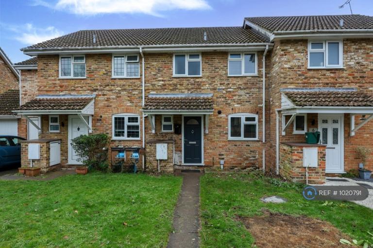 3 bedroom house in Wheelers Hill, Hook, RG27 (3 bed) (#1020791)