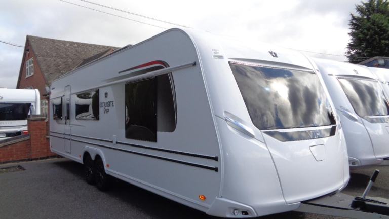 LMC 695 Vip Exquisit 5 BERTH,FIXED FIXED  ISLAND BED CARAVAN 2026