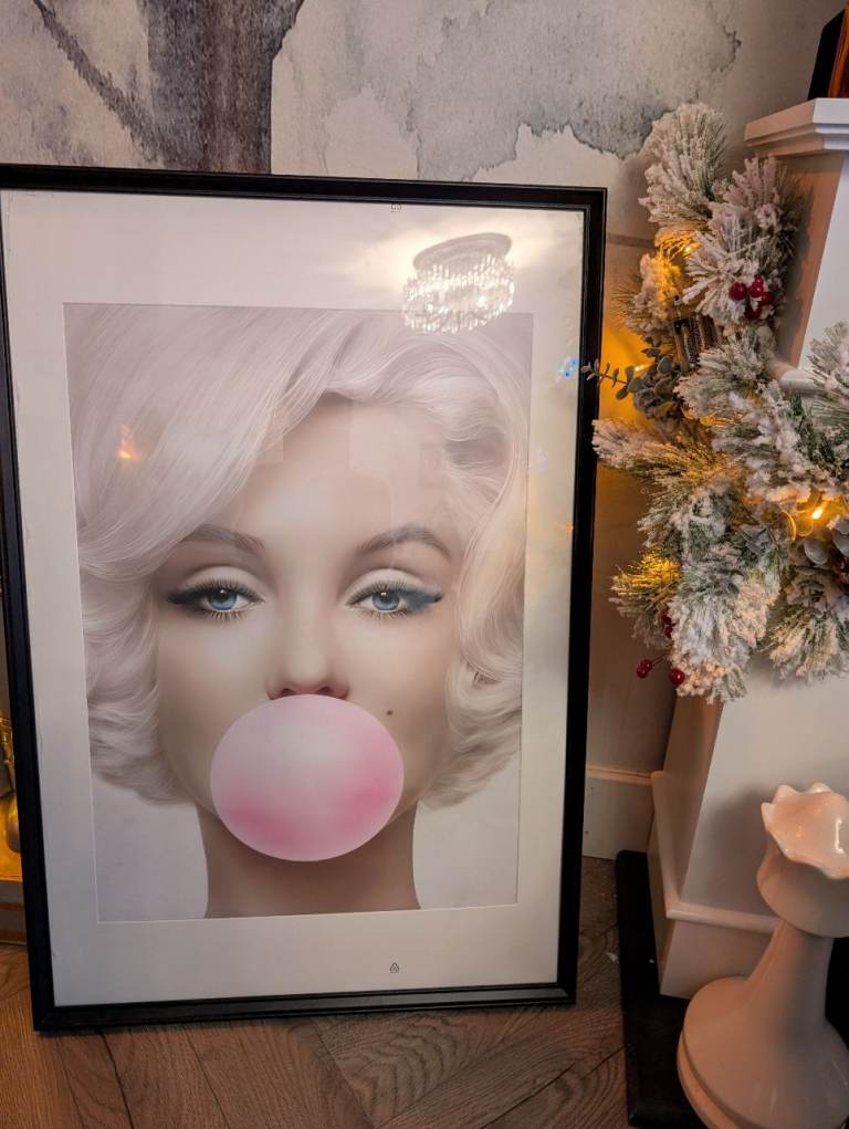 Stunning framed picture of Marilyn Monroe 