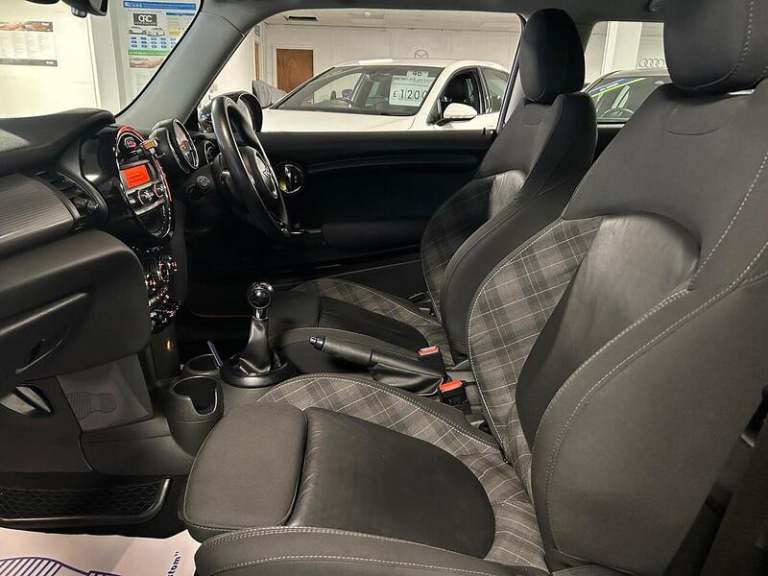 2017 MINI Hatch 1.5 Cooper Hatchback 3dr Petrol Manual Euro 6 (s/s) (136 ps) Hatchback Petrol Manual