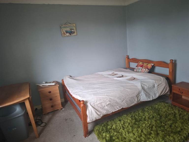 Large double room to rent