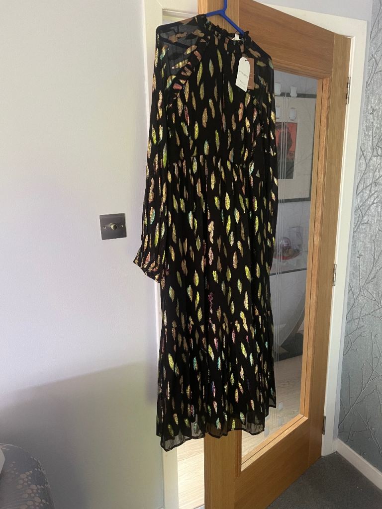 Beautiful ladies Monsoon dress size 18 BNWT 