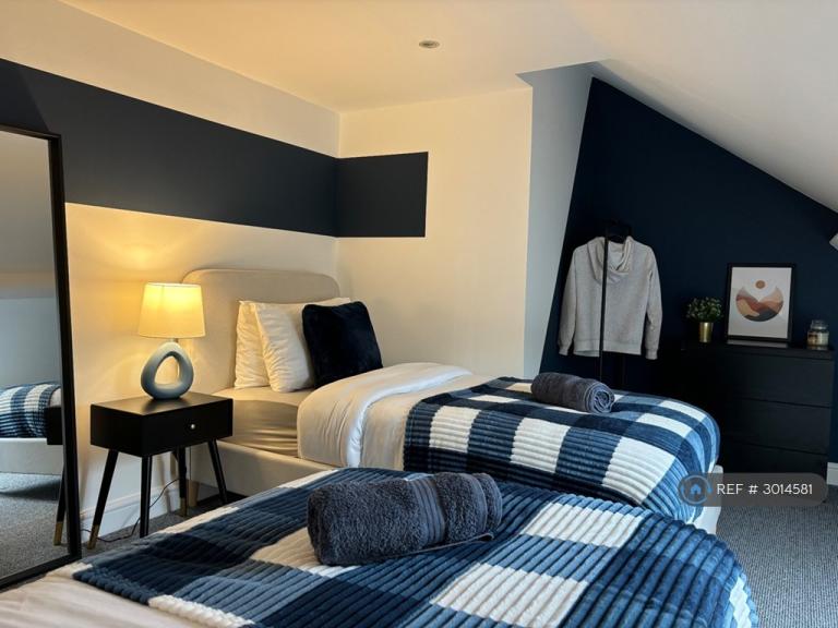 5 bedroom house in Wilford Lane, Nottingham, NG2 (5 bed) (#3014581)