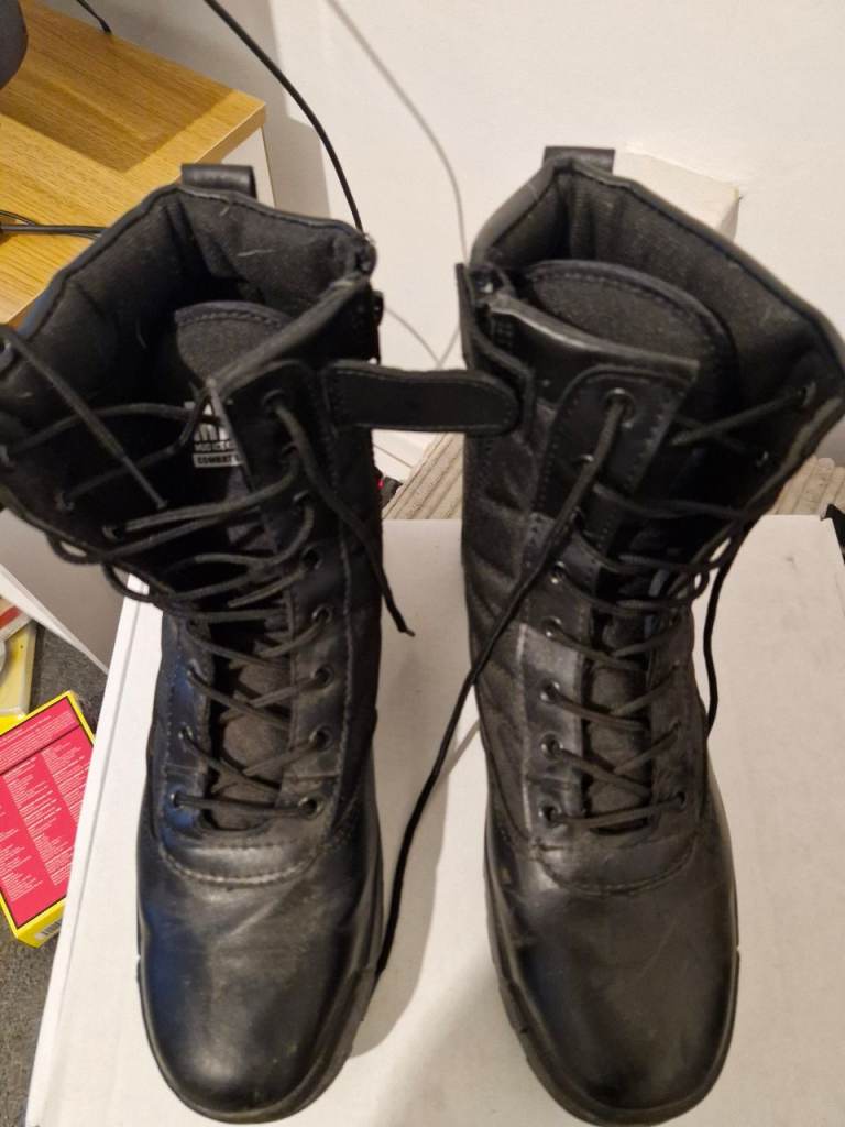 Mens magnum black boots size 10