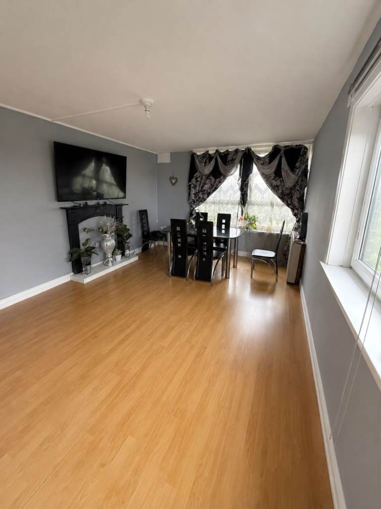 Large 2 Double Bedroom Flat in Bolton 