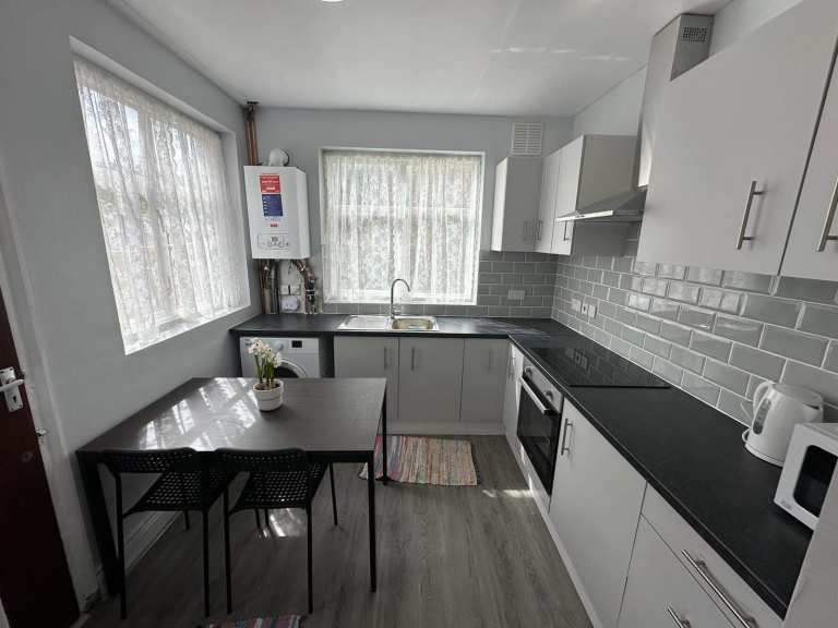 DOUBLE ROOM AVAILABLE NOW Tottenham Hale ,  N17 – 3 minutes from station