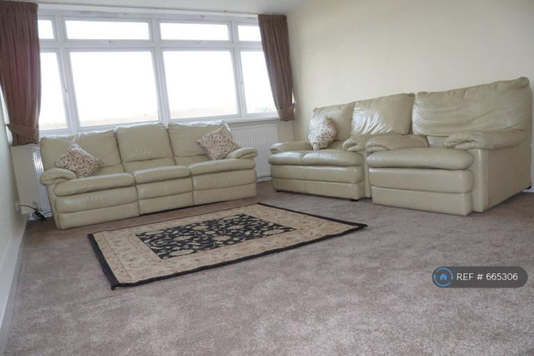 2 bedroom flat in Sylvan Court, Finchley, N12 (2 bed) (#665306)