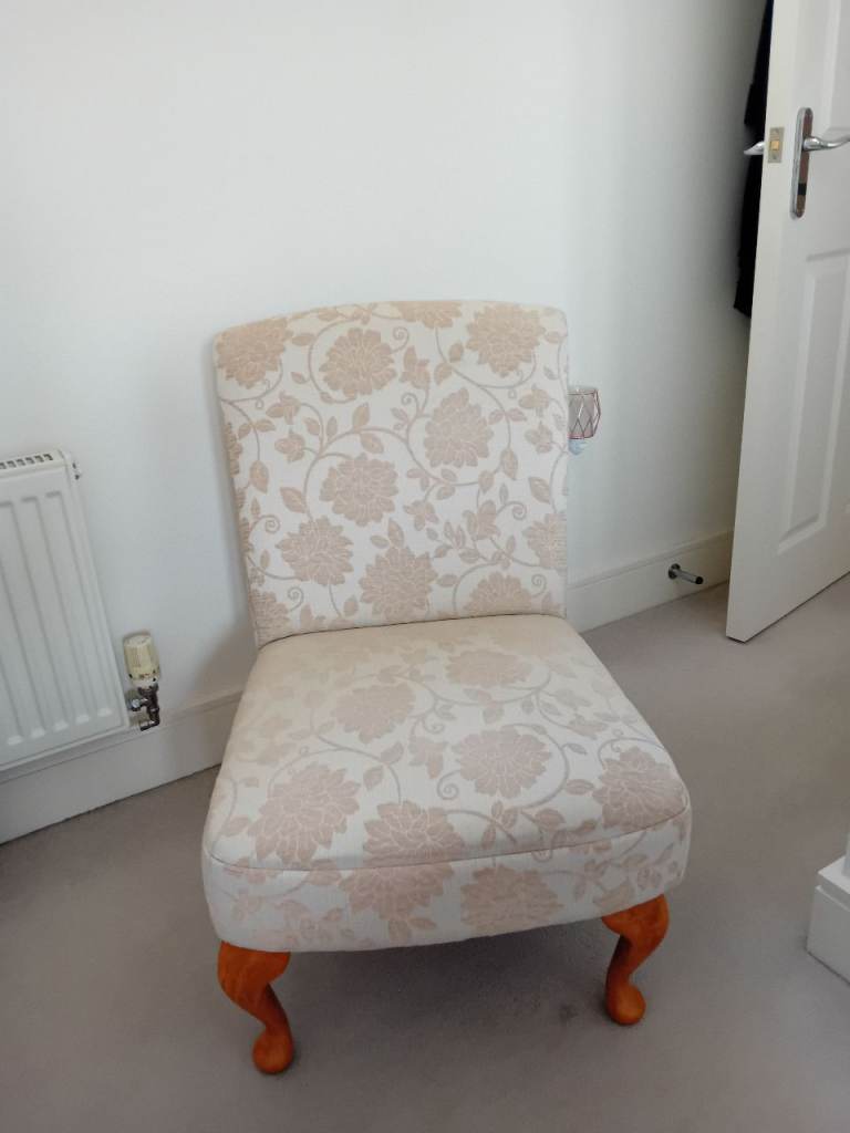 bedroom chair 