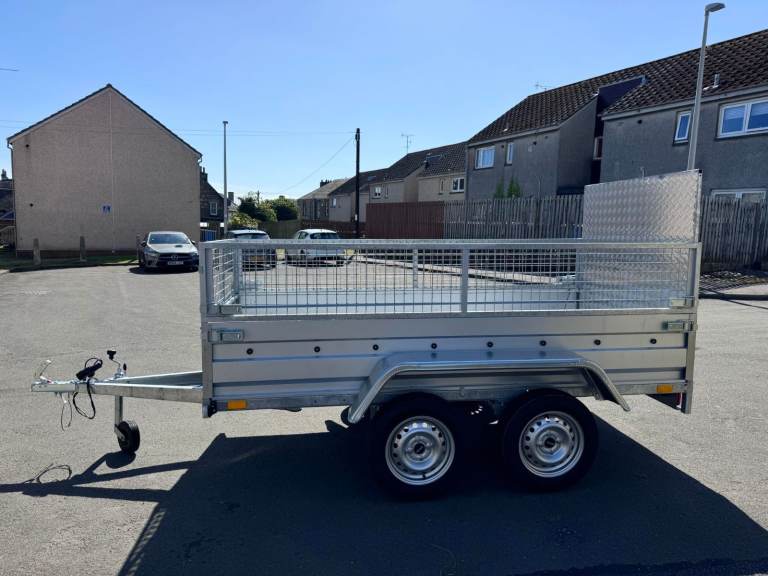 BRAND NEW 8,7ft X 4,2ft TWIN AXLE NIEWIADOW TRAILER WITH 40CM MESH AND A RAMP 750KG