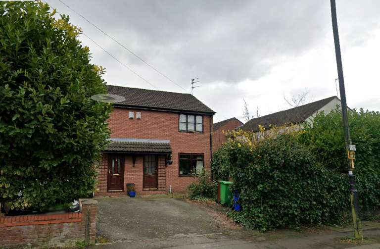 Spacious 2-Bed House for Rent – M16 7RY