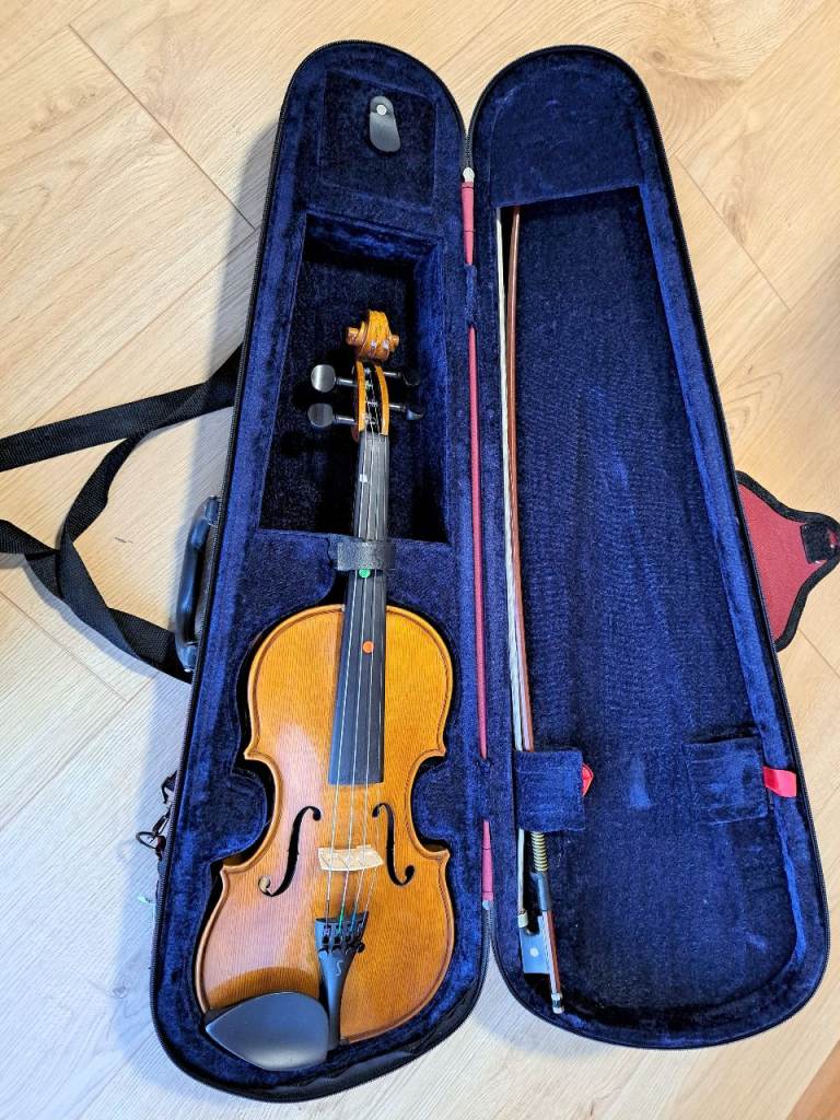 Stentor student 3/4 size violin with bow and case