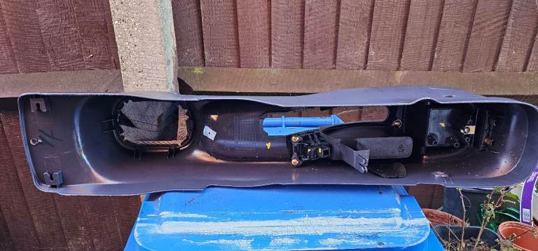 Micra K12 Centre Console 