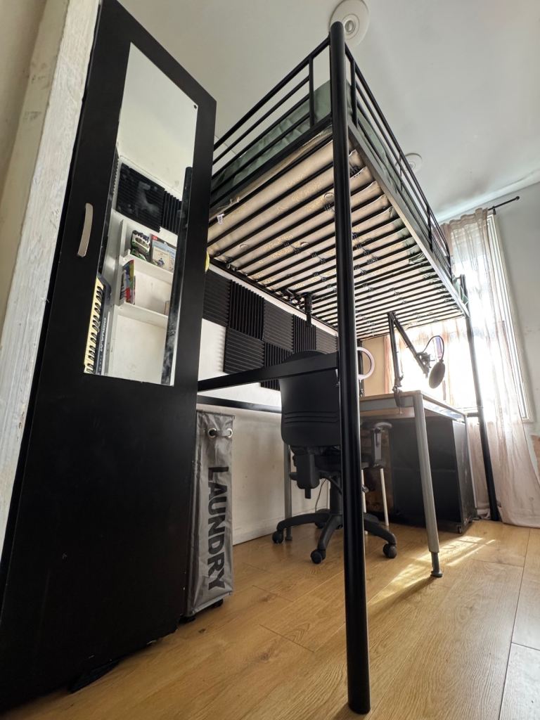 Single Room W1H — Available now— Bills included