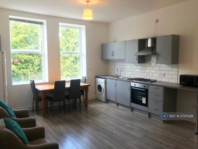 3 bedroom flat in Ullet Road, Liverpool, L17 (3 bed) (#2747028)