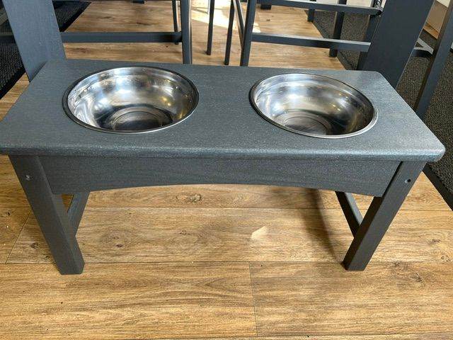 Dog Feeding Station with bowls Excellent condition