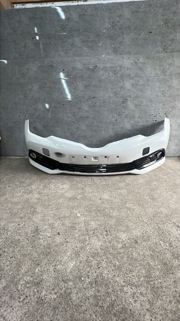 TOYOTA AURIS FRONT BUMPER 2015-2018 GENUINE NEEDS REPAIR