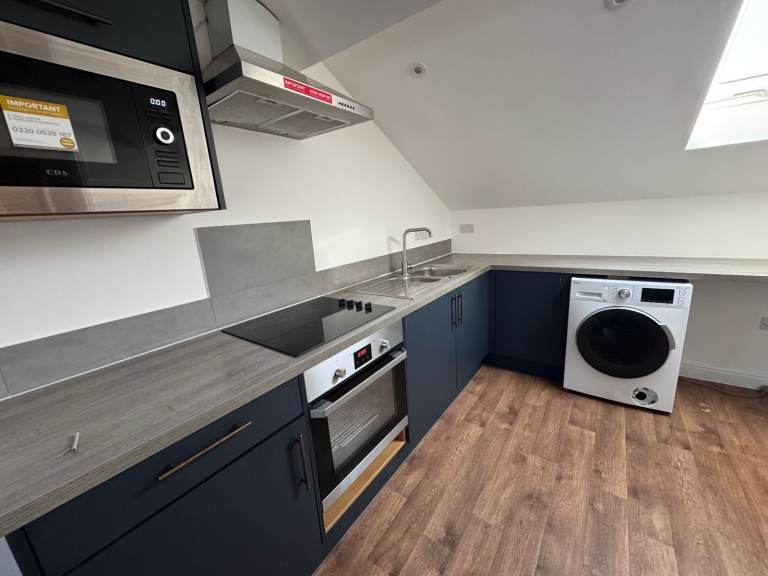 Good size 2 bedroom flat, opposite Tesco on Alfreton Road NG7 3NR, 5 MINS walk to city centre 