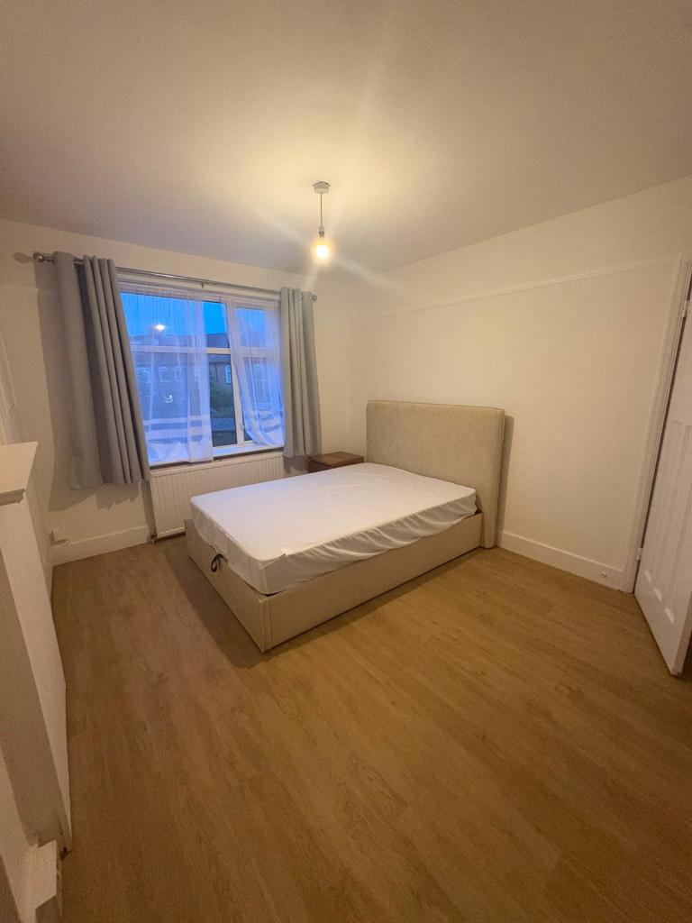 Massive double room in Enfield