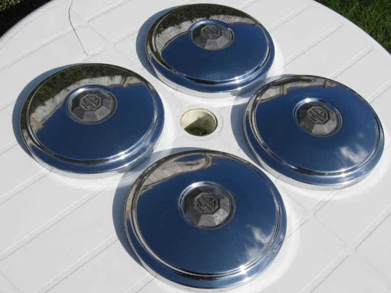 4x MG BMC 1100 1300 original hub caps with MG badges, fit Midget?
