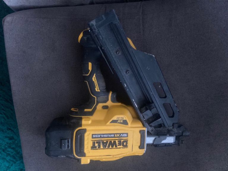 DeWalt DCN930 18V XR Brushless Nailer – Good Working Order