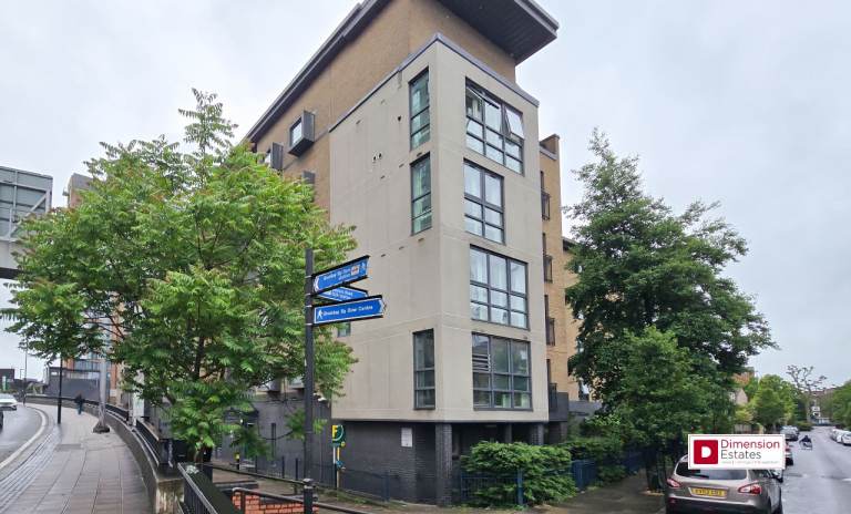 Bromley By Bow E3 : Lovely 1 Bed Apartment Including: WATER RATES : AVAILABLE JUNE 2026