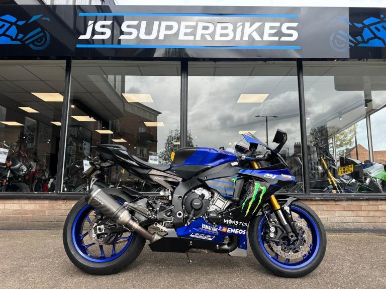 YAMAHA YZF R1 2015 - ROSSI REPLICA! ONLY 6220 MILES