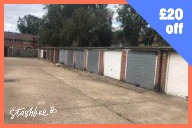 Garage to rent in Bracknell (RG12) | Stashbee