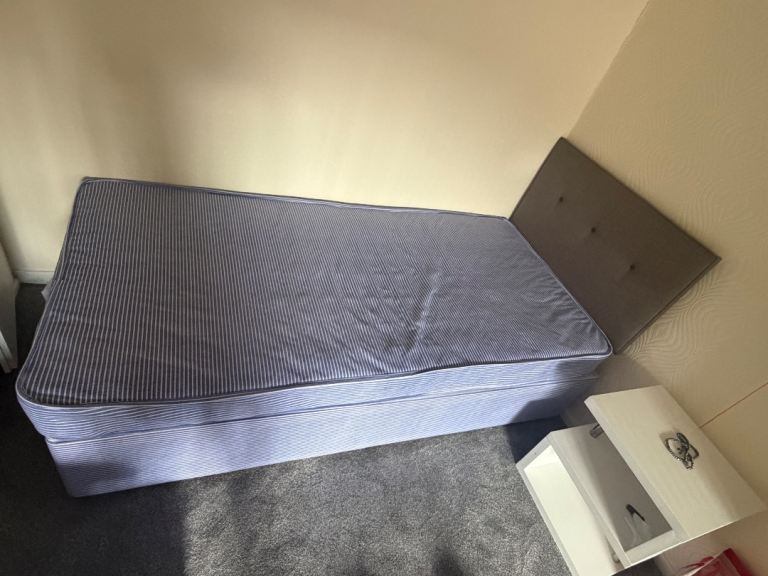 ***QUICK SALE***Single Bed with Headboard and Mattress